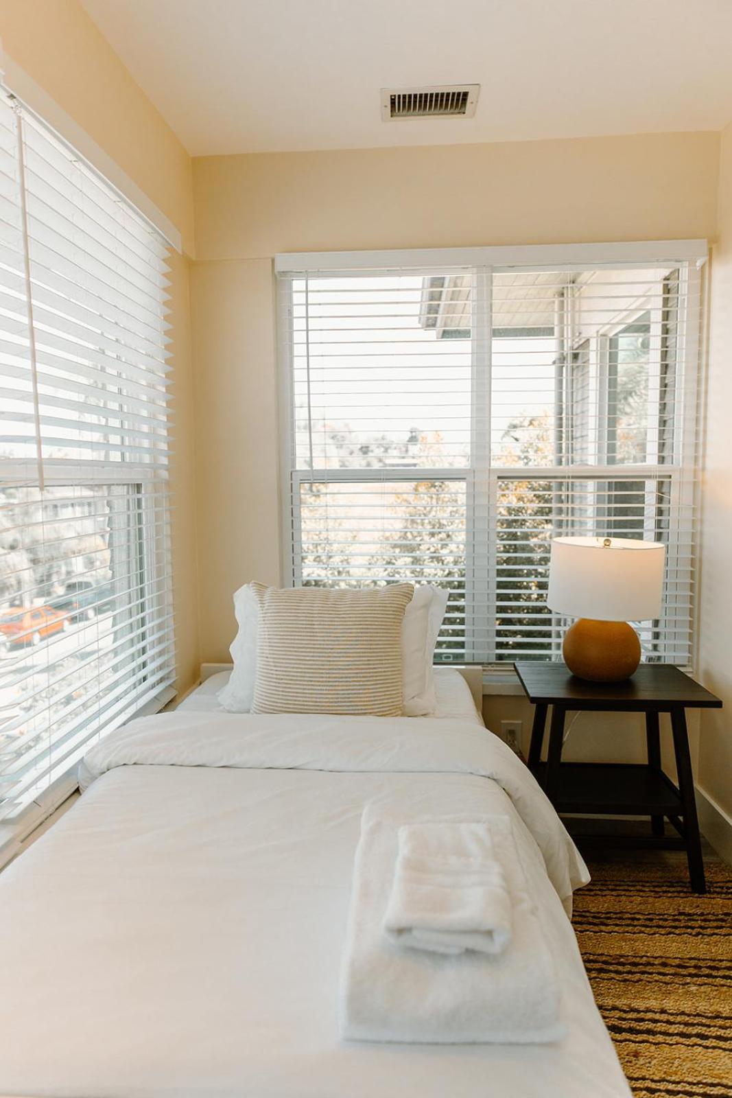 Guest house Outsite - Golden Hill