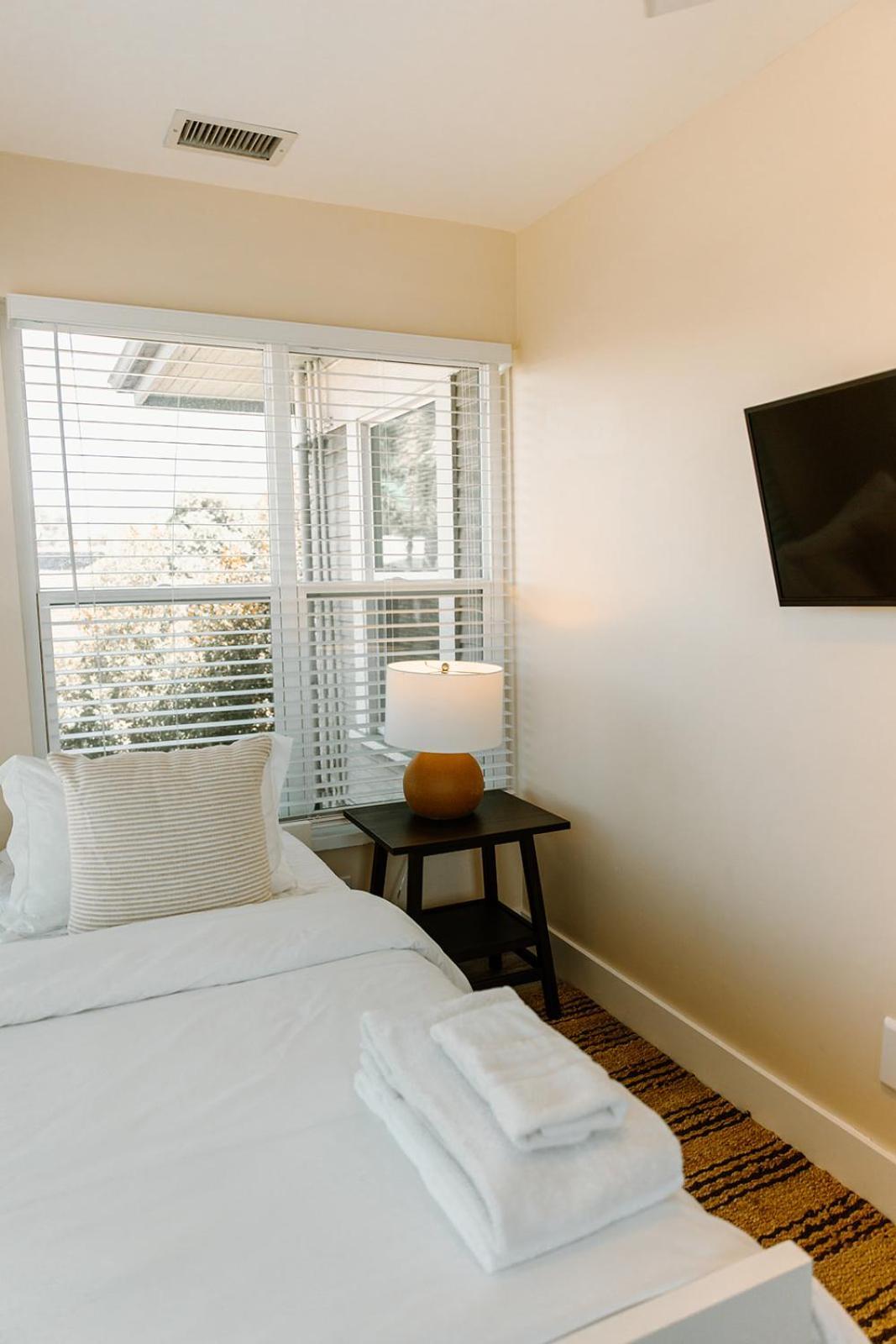 Outsite - Golden Hill Guest house